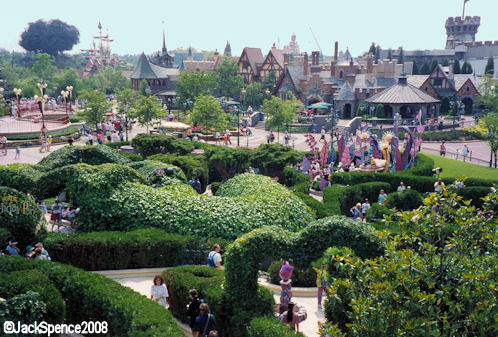 Disneyland Paris Fantasyland Alice's Curious Labyrinth 