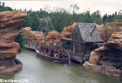 Disneyland Paris Frontierland River Rogue Keelboats