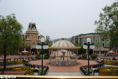 Hong Kong Disneyland Band Stand