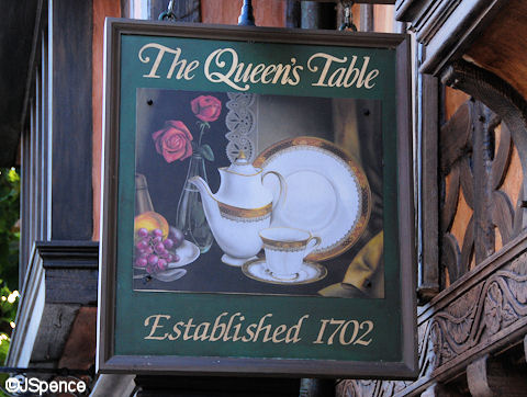 Queen's Table Sign