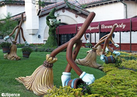 Mickey Topiary