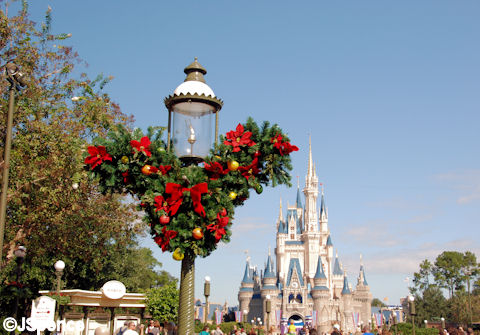 Lamp Post & Mickey Wreath