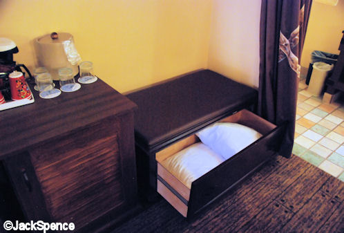 Pirate%20Room%20Pillow%20Storage%2001.jpg