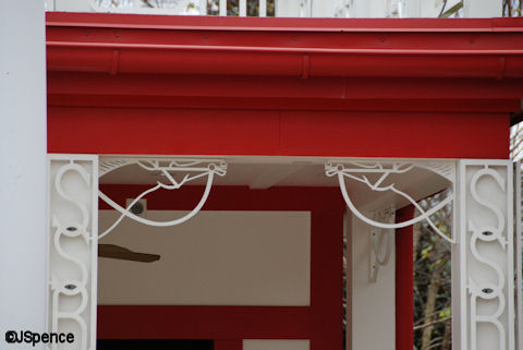 Backstretch Bar Details