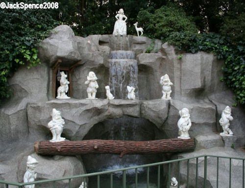 Snow White's Grotto Tokyo Disneyland