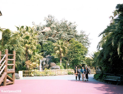 Adventureland Entrance from Westernland