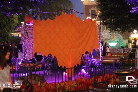 Disneyland Unleashes the Villains 