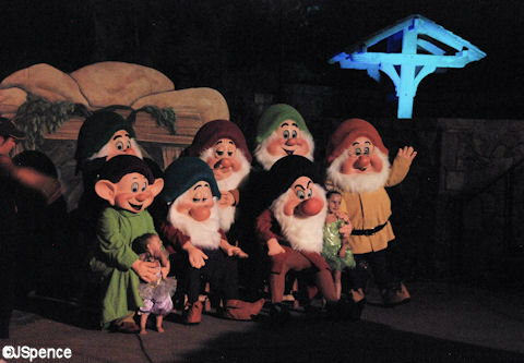 Disney-Halloween-7-dwarfs.jpg
