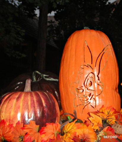 Free pumpkin templates allow families to carve Disney character jack-o ...