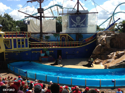 clyde-and-seamore-take-pirate-island-stage.jpg