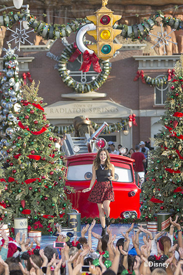 disney-christmas-parade-taping-2014-lucy-hale.jpg