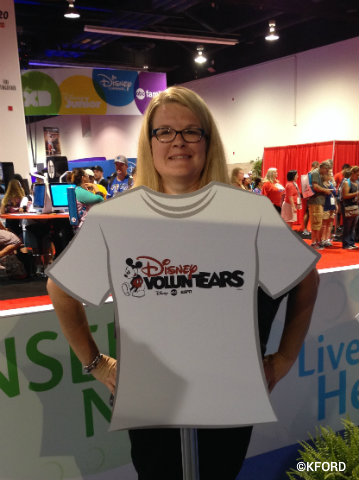 disney-citizenship-d23-expo-voluntEAR-photo-op.jpg