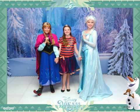 disney-cruise-line-frozen-meet-greet-ford-family.jpg