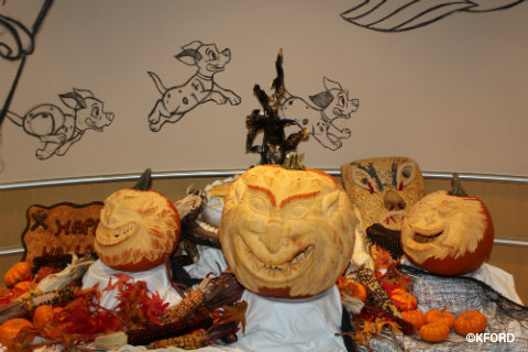 disney-dream-halloween-animators-palate-table.jpg