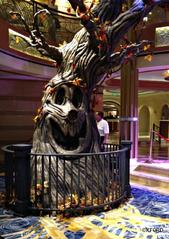 disney-dream-halloween-barren-pumpkin-tree.jpg