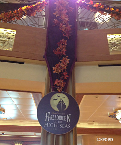 disney-dream-halloween-sign-with-leaves.jpg