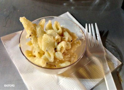 disney-food-wine-classic-2015-pop-up-mac-and-cheese.jpg