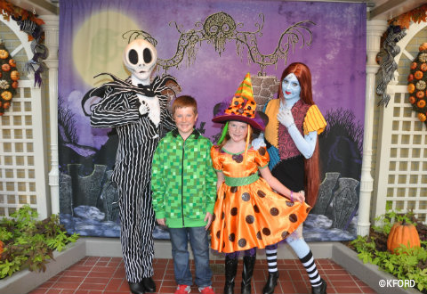 disney-halloween-jack-skellington-sally.jpg