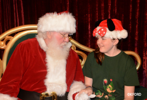 disney-mickeys-very-merry-christmas-party-santa-lauren.jpg