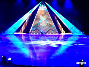 disney-on-ice-frozen-opening-set.jpg