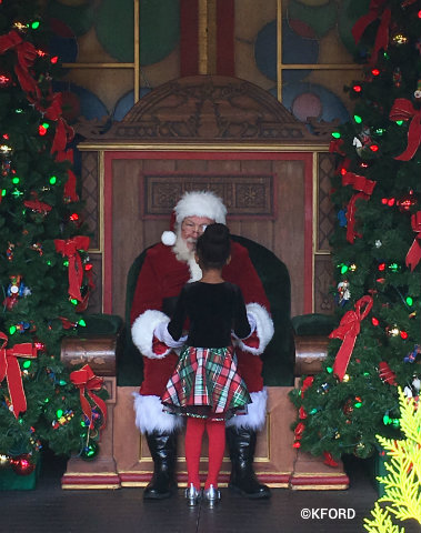 disney-springs-santas-chalet-santa-with-girl.jpg