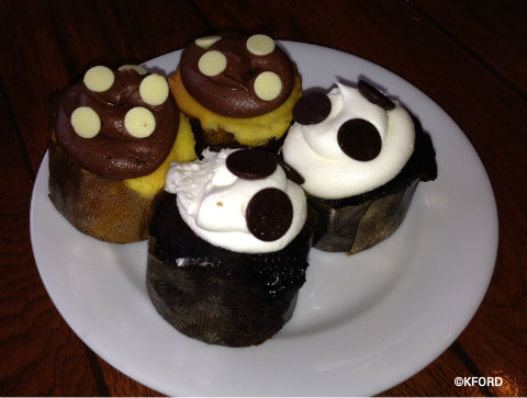 disney-vero-beach-pirate-dinner-cupcakes.jpg