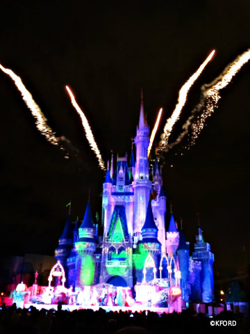 disney-world-halloween-hocus-pocus-castle-fireworks.jpg