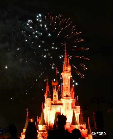 disney-world-mickeys-not-so-scary-halloween-party-2015-happy-hallowishes-fireworks.jpg