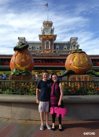 disney-world-mickeys-not-so-scary-halloween-party-2015-photo-op-train-station.jpg