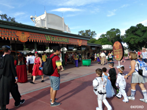 disney-world-mickeys-not-so-scary-halloween-party-entrance-2015.jpg