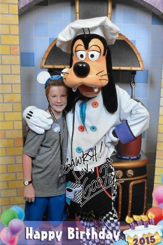 disneyland-goofys-kitchen-carter-goofy.jpg