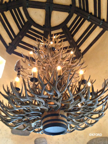 gastons-tavern-antler-chandalier.jpg