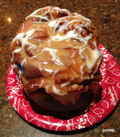 gastons-tavern-cinnamon-roll.jpg