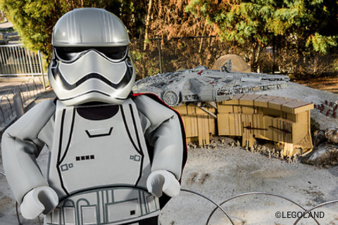 legoland-star-wars-lego-captain-phasma-character.jpg