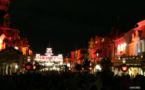 mickeys-halloween-party-main-street-at-night.jpg