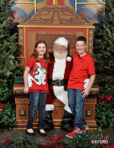 santa-claus-with-lauren-and-carter.jpg