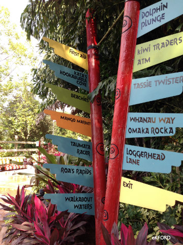 seaworld-aquatica-signs-for-attractions.jpg