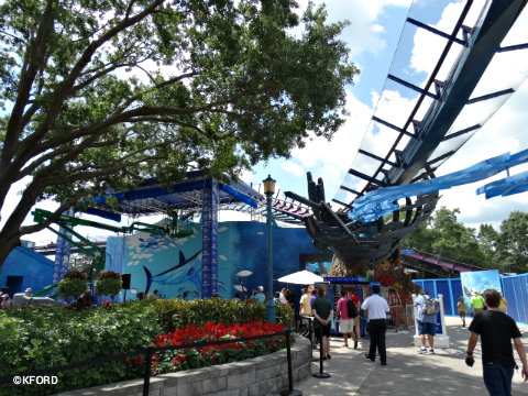 seaworld-orlando-mako-shark-coaster-guy-harvey-mural.jpg