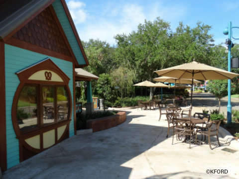 seaworld-orlando-mamas-pretzel-kitchen-seating.jpg