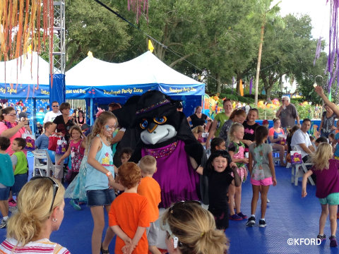 seaworld-spooktacular-penguin-dance-party.jpg