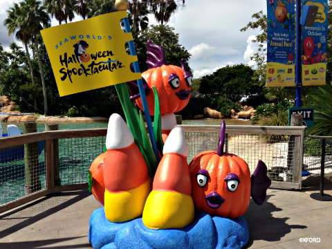 seaworld-spooktacular-photo-op.jpg