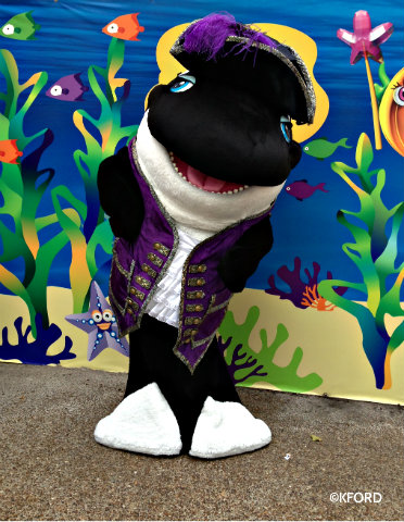seaworld-spooktacular-shamu-character.jpg