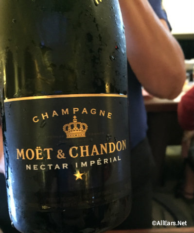 walt-disney-world-swan-dolphin-food-wine-classic-moet-chardon-champagne.jpg