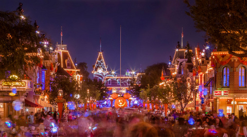 Halloween%20Time%20at%20the%20Disneyland%20Resort%2010_2017_DL.2076.C.JPG