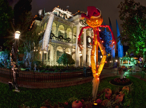 Haunted%20Mansion%20Holiday%2010_12_DL_0008531.jpg