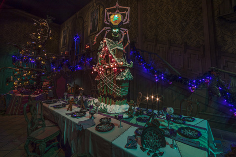 Haunted%20Mansion%20Holiday%20Gingerbread%20House%209_2018_DL.0122.jpg