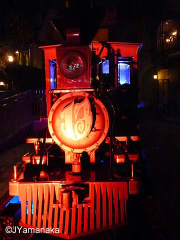 Disneyland Unleashes the Villains 