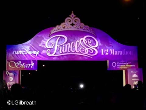 2016 Princess Half Marathon start line