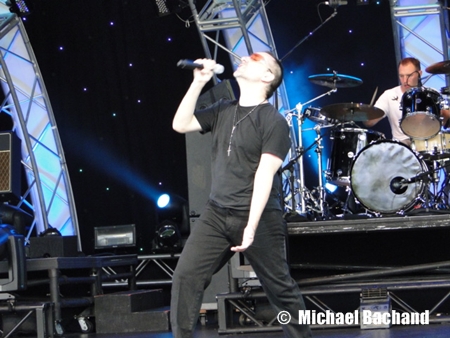 2U performs