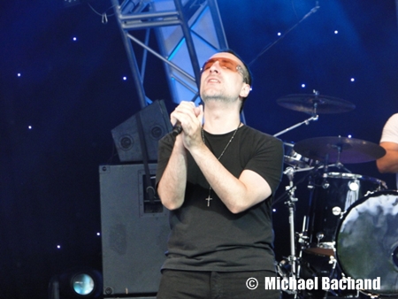 2U performs